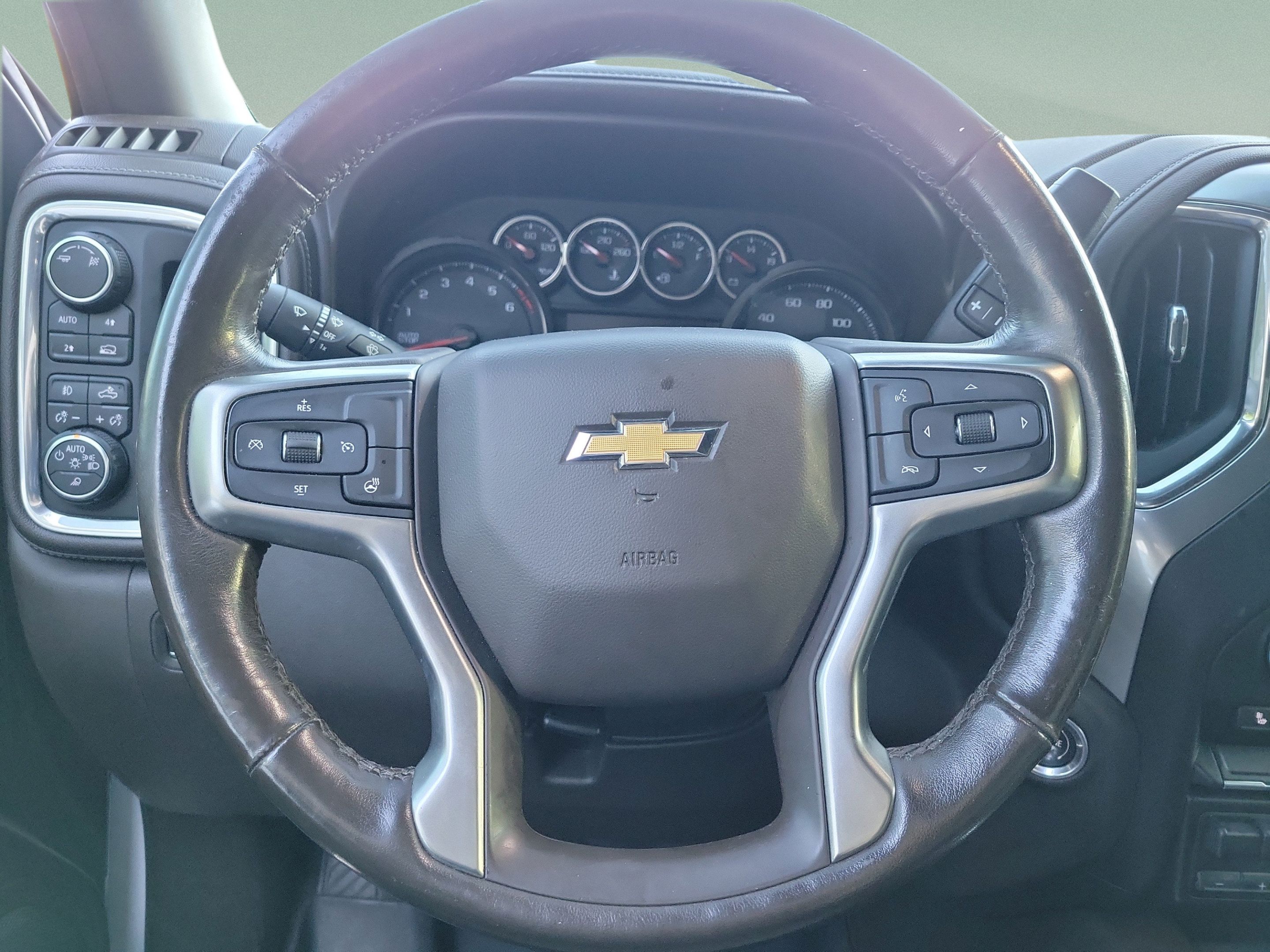 Used 2019 Chevrolet Silverado 1500 LTZ w/ LTZ Convenience Package AWD/4WD image 15