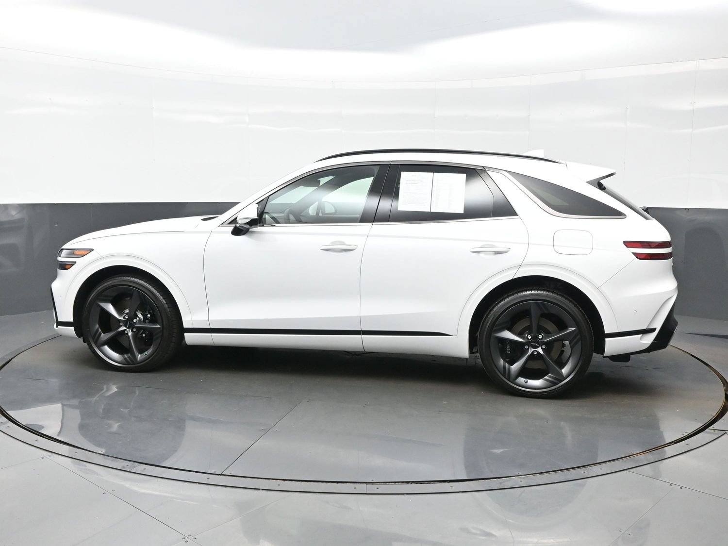 Used 2026 Genesis GV70 2.5T Sport Prestige w/ G1 Accessory Package AWD/4WD image 3