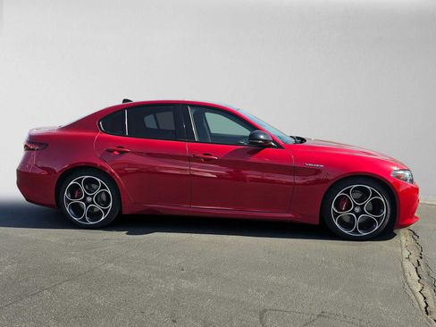 Used 2023 Alfa Romeo Giulia Veloce RWD image 2