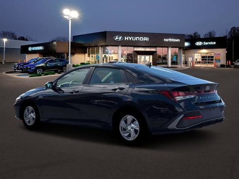 New 2026 Hyundai Elantra SE image 4