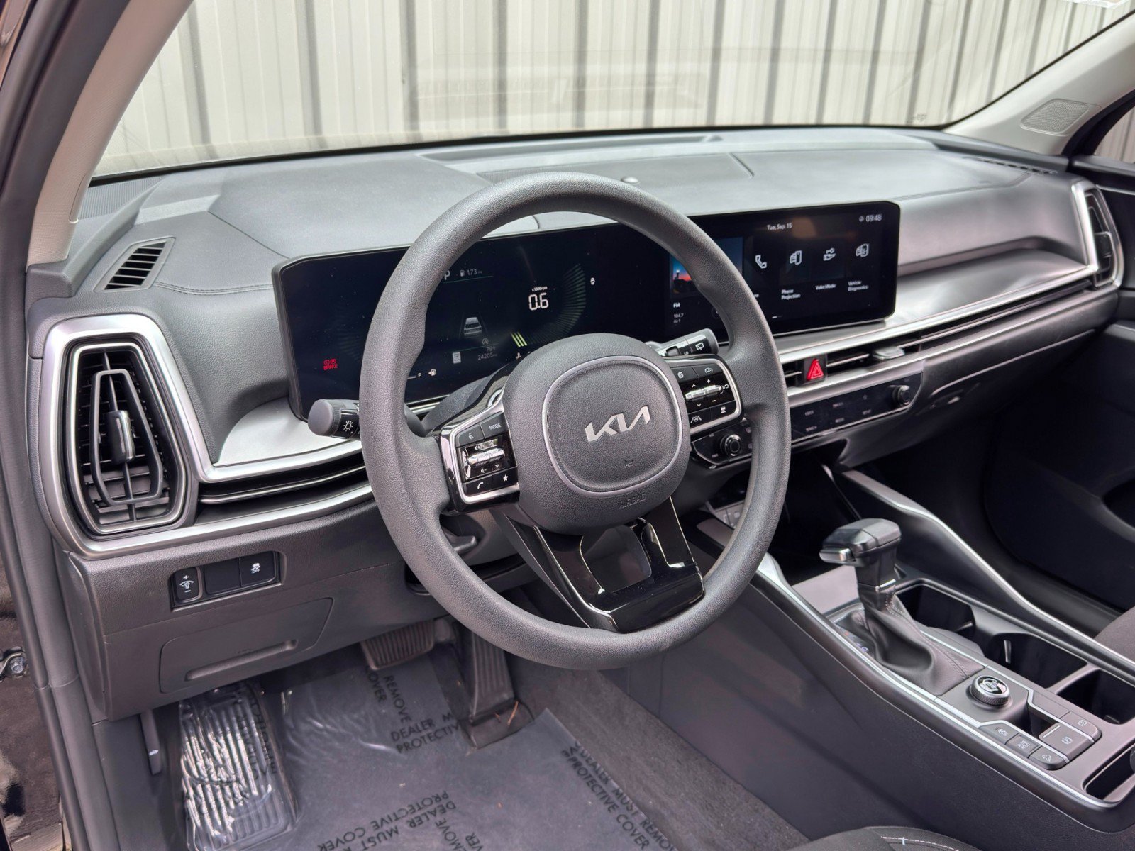 Used 2024 Kia Sorento LX FWD image 12