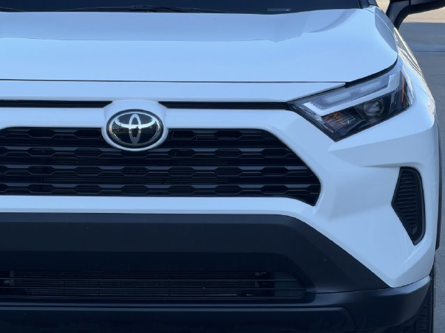 Used 2024 Toyota RAV4 LE FWD image 4