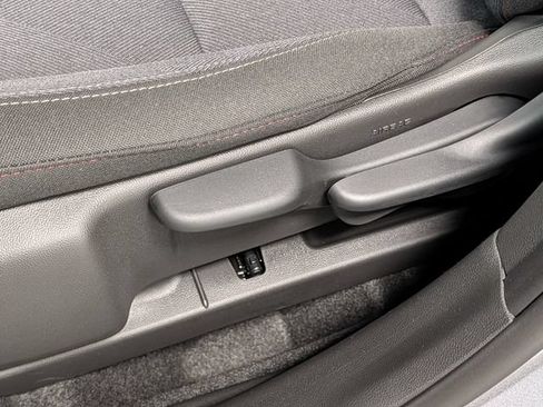 New 2026 Chevrolet Trax RS w/ Sunroof Package FWD image 11