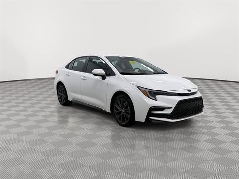 Used 2025 Toyota Corolla SE image 13