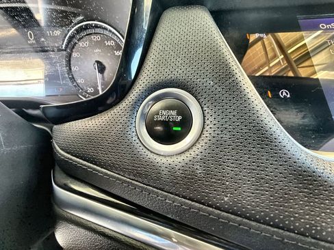 Used 2023 Cadillac XT6 Luxury image 16