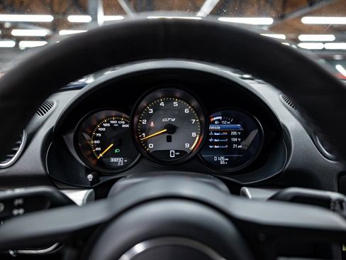 Used 2020 Porsche 718 Cayman GT4 RWD image 8
