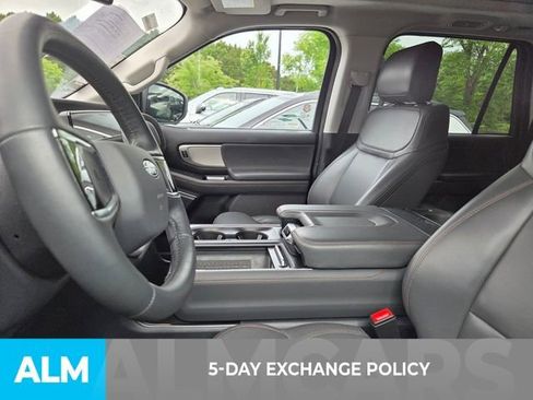 Used 2025 Ford Expedition Active AWD/4WD image 3