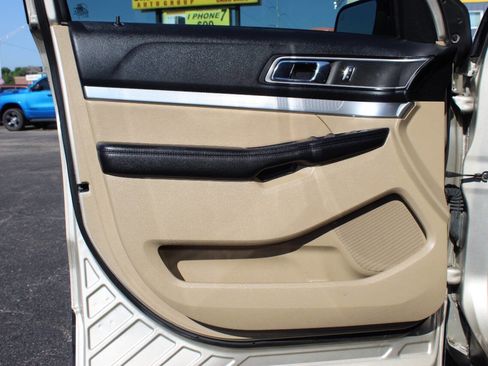 Used 2017 Ford Explorer XLT w/ Equipment Group 202A image 21