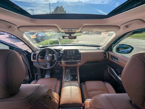 Used 2023 Nissan Pathfinder Platinum w/ Cargo Package image 12