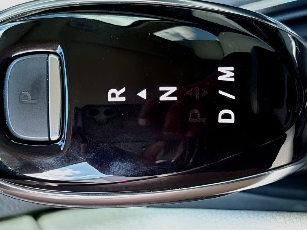 Used 2025 Cadillac XT6 Premium Luxury w/ Technology Package FWD image 17