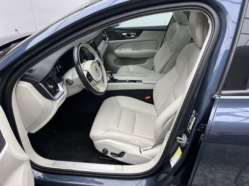 Used 2019 Volvo S60 T6 Momentum w/ Premium Package image 3