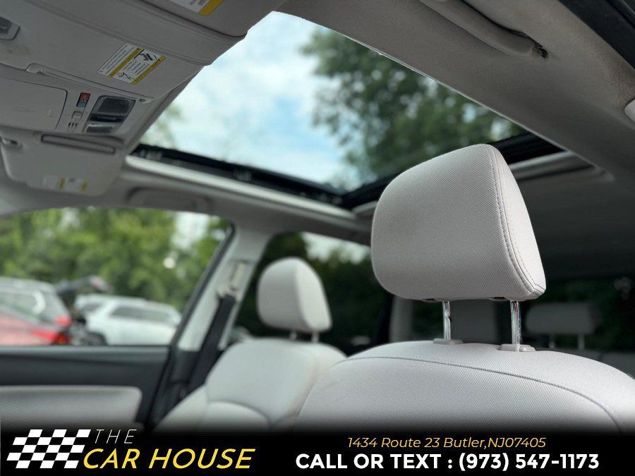 Used 2017 Subaru Forester 2.5i Premium w/ All-Weather Package AWD/4WD image 17
