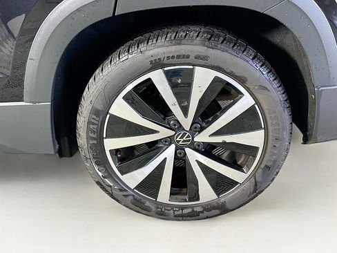 Used 2024 Volkswagen Taos SE image 11