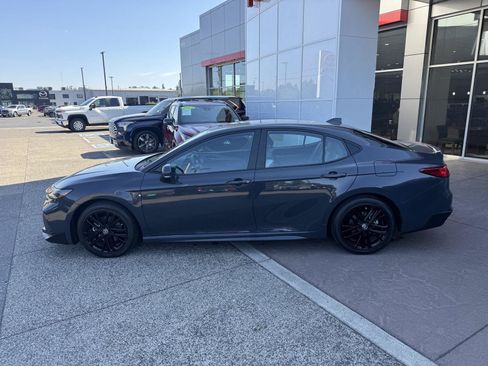 Used 2025 Toyota Camry SE w/ Convenience Package AWD/4WD image 3
