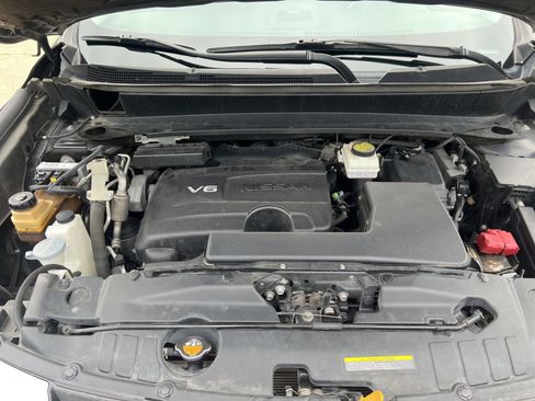 Used 2017 Nissan Pathfinder Platinum w/ Family Entertainment Package AWD/4WD image 9