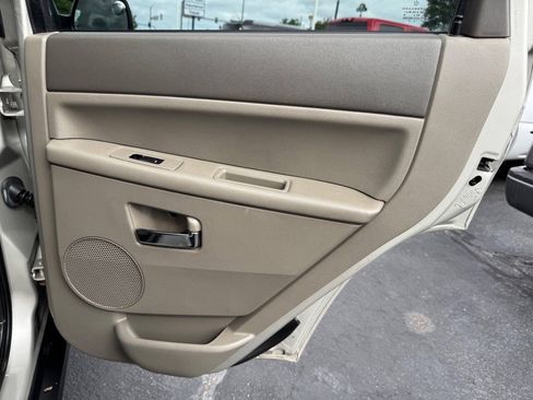 Used 2009 Jeep Grand Cherokee Laredo AWD/4WD image 22