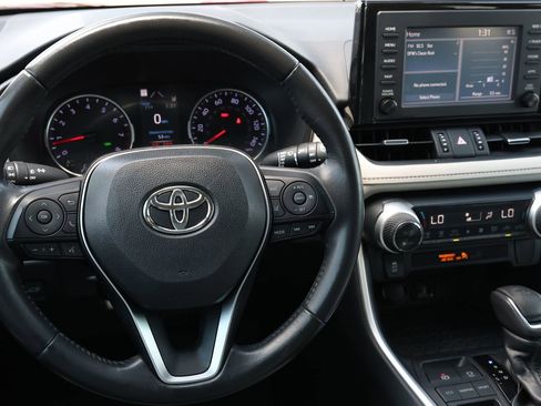 Used 2019 Toyota RAV4 XLE Premium FWD image 16