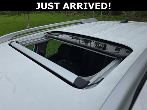 Used 2025 Hyundai Venue SEL FWD image 5