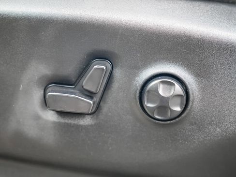 Used 2024 Chrysler Pacifica Touring-L image 21