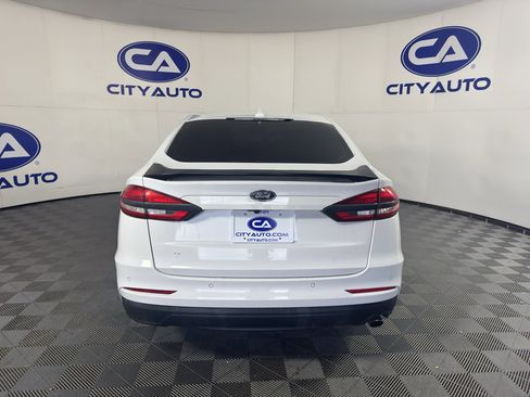 Used 2019 Ford Fusion SE w/ Equipment Group 151A FWD image 4