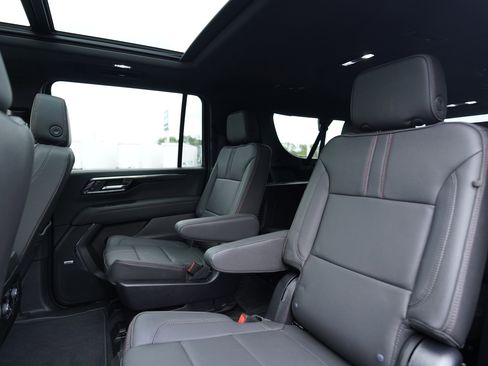 Used 2025 Chevrolet Suburban RST AWD/4WD image 10