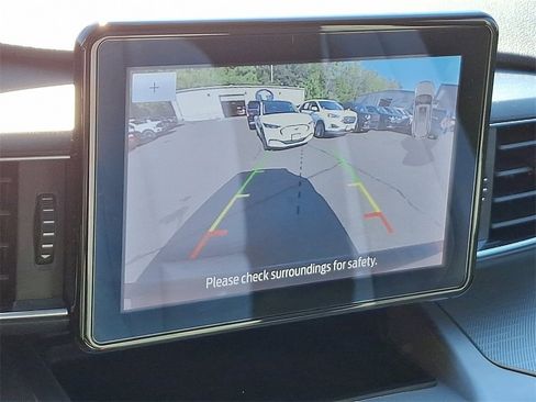 Certified 2021 Ford Explorer XLT w/ Equipment Group 202A image 20