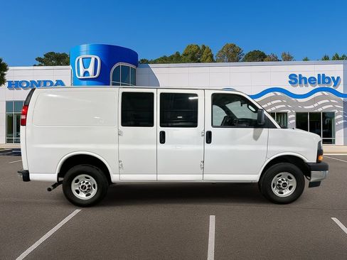 Used 2024 GMC Savana 2500 w/ Driver Convenience Package image 9