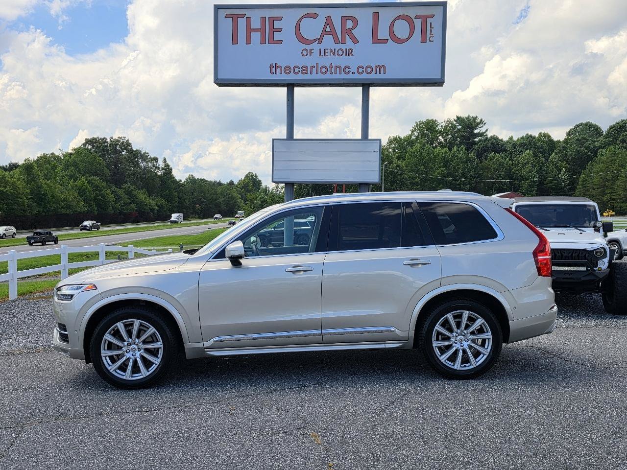Used 2017 Volvo XC90 T6 Inscription w/ Vision Package AWD/4WD image 2