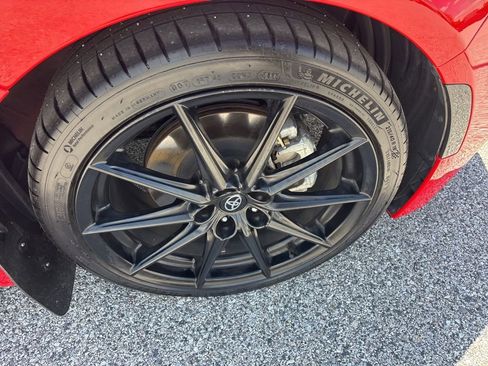 Used 2024 Toyota GR86 Premium RWD image 9