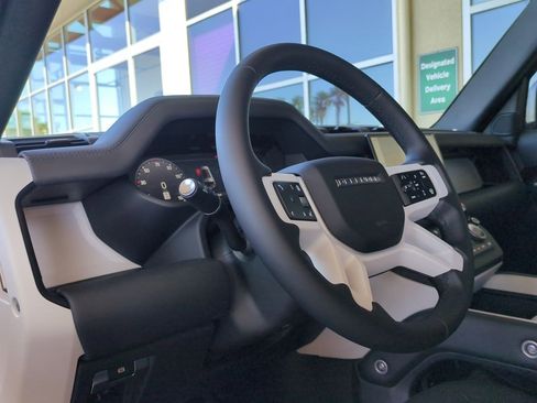 New 2025 Land Rover Defender 130 S image 9