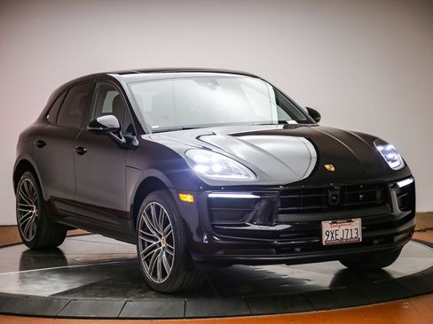 Certified 2025 Porsche Macan AWD/4WD image 9
