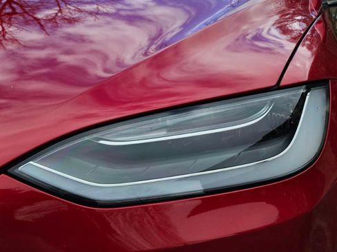 Used 2022 Tesla Model X image 25