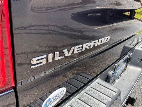 Used 2022 Chevrolet Silverado 1500 LT RWD image 9