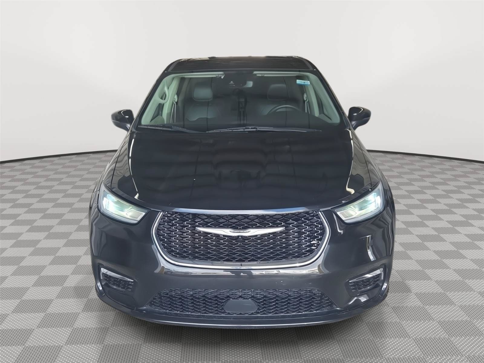Used 2023 Chrysler Pacifica Touring-L FWD image 13