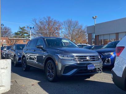 Certified 2022 Volkswagen Tiguan SE w/ Panoramic Sunroof Package