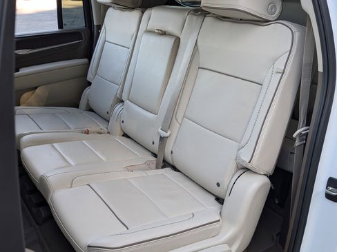 Used 2023 GMC Yukon XL Denali image 17