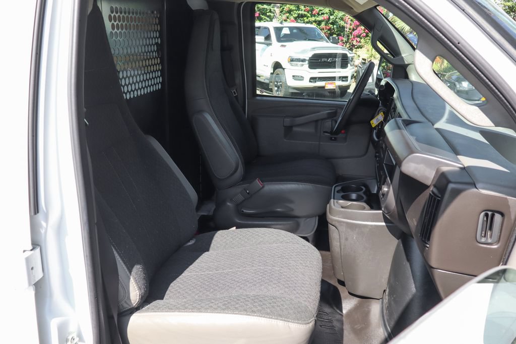 Used 2025 Chevrolet Express 2500 w/ Driver Convenience Package RWD image 31