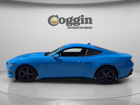 Used 2024 Ford Mustang Coupe RWD image 2