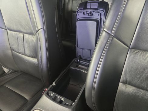 Used 2011 Jeep Grand Cherokee Laredo image 28