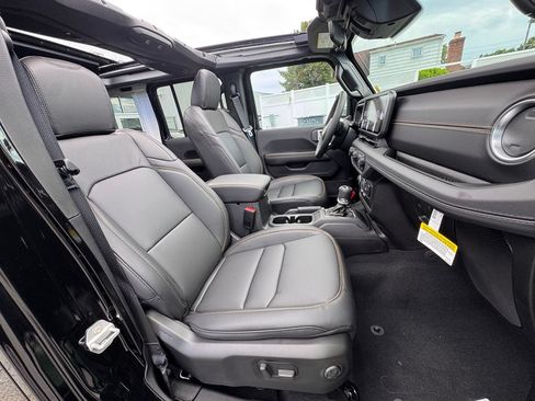 New 2026 Jeep Wrangler Unlimited Sahara AWD/4WD image 18