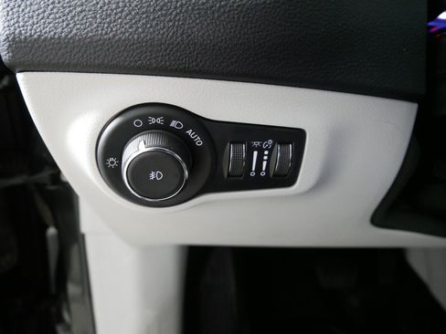 Used 2017 Jeep Compass Latitude w/ Cold Weather Group AWD/4WD image 26