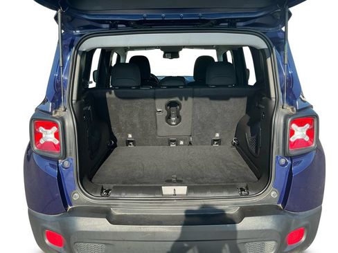 Used 2018 Jeep Renegade Latitude w/ Cold Weather Group AWD/4WD image 24