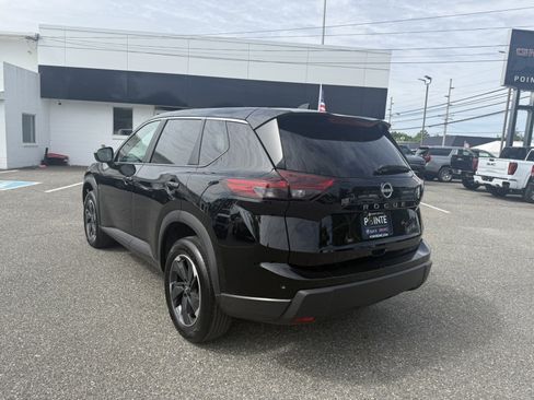 Used 2025 Nissan Rogue SV AWD/4WD image 5