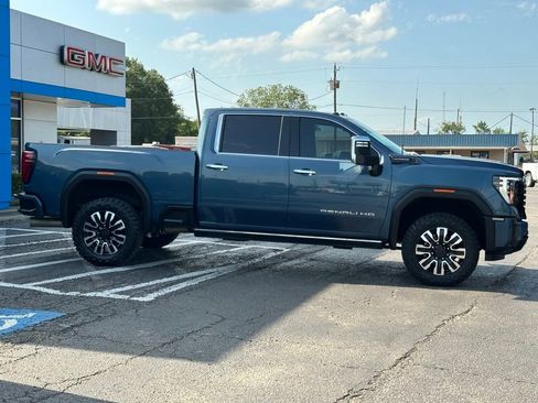 Used 2025 GMC Sierra 2500 Denali Ultimate AWD/4WD image 4