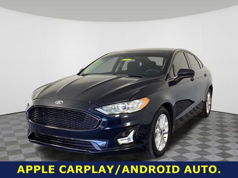 Used 2020 Ford Fusion SE image 2