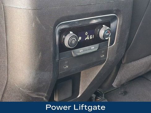 Used 2025 Chevrolet Suburban Z71 AWD/4WD image 19