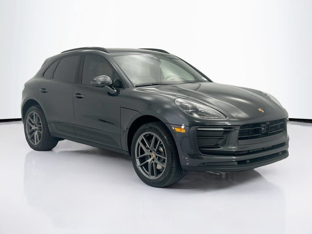 Used 2026 Porsche Macan AWD/4WD image 9