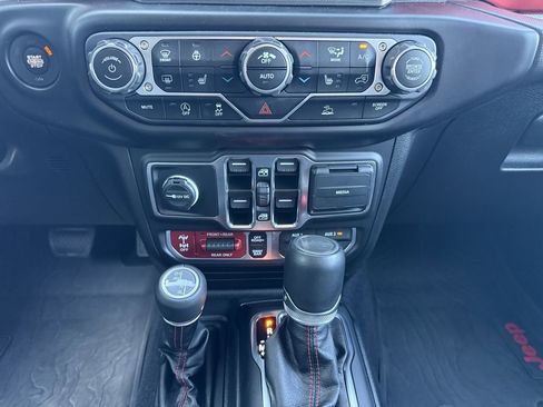 Used 2023 Jeep Wrangler Unlimited Rubicon w/ Cold Weather Group AWD/4WD image 20