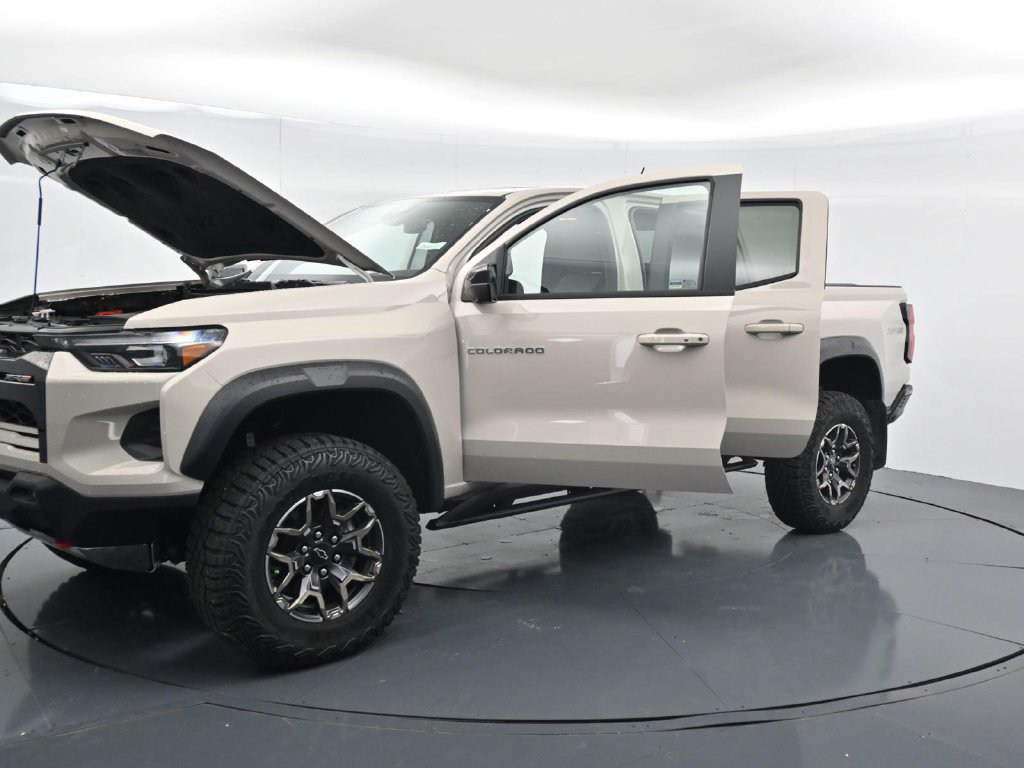 New 2026 Chevrolet Colorado ZR2 w/ Technology Package AWD/4WD image 39