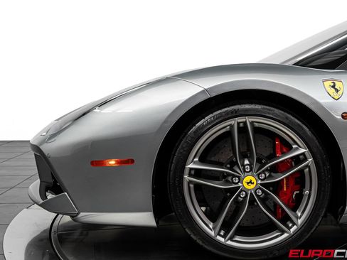 Used 2018 Ferrari 488 Spider RWD image 18